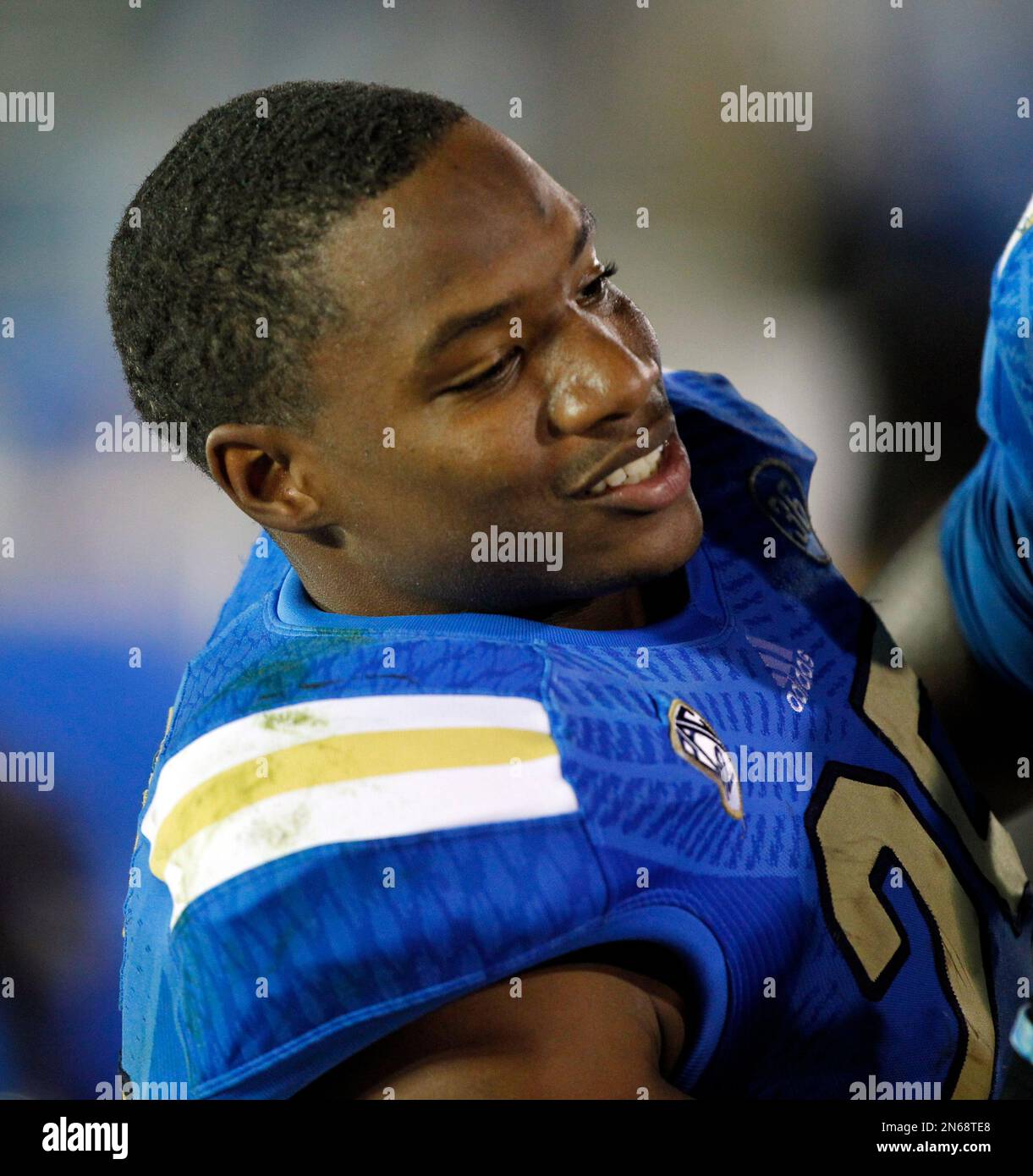 UCLA running back Damien Thigpen (25) on the sidelines in the second half  of their NCAA college football game against Colorado Saturday, Nov. 2,  2013, in Pasadena, Calif. UCLA won the game, image size:1221x1390