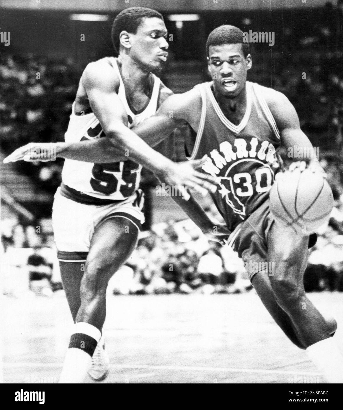 Golden State Warriors' Bernard King, right, attempts to drive around