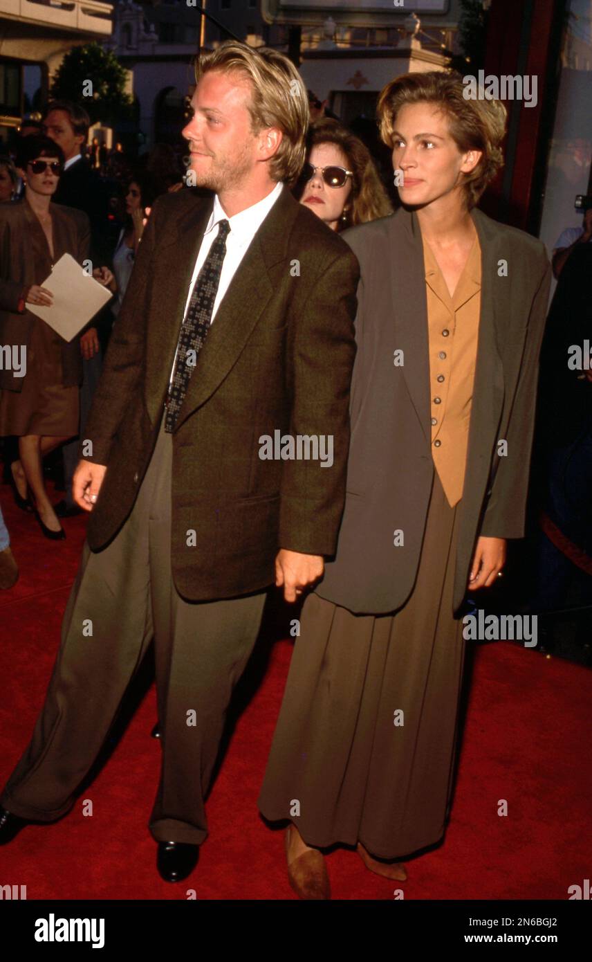 Julia Roberts  and Kiefer Sutherland at the Young Guns II Premiere at Mann's Chinese Theater in Hollywood, California July 30, 1990 Credit: Ralph Dominguez/MediaPunch Stock Photo