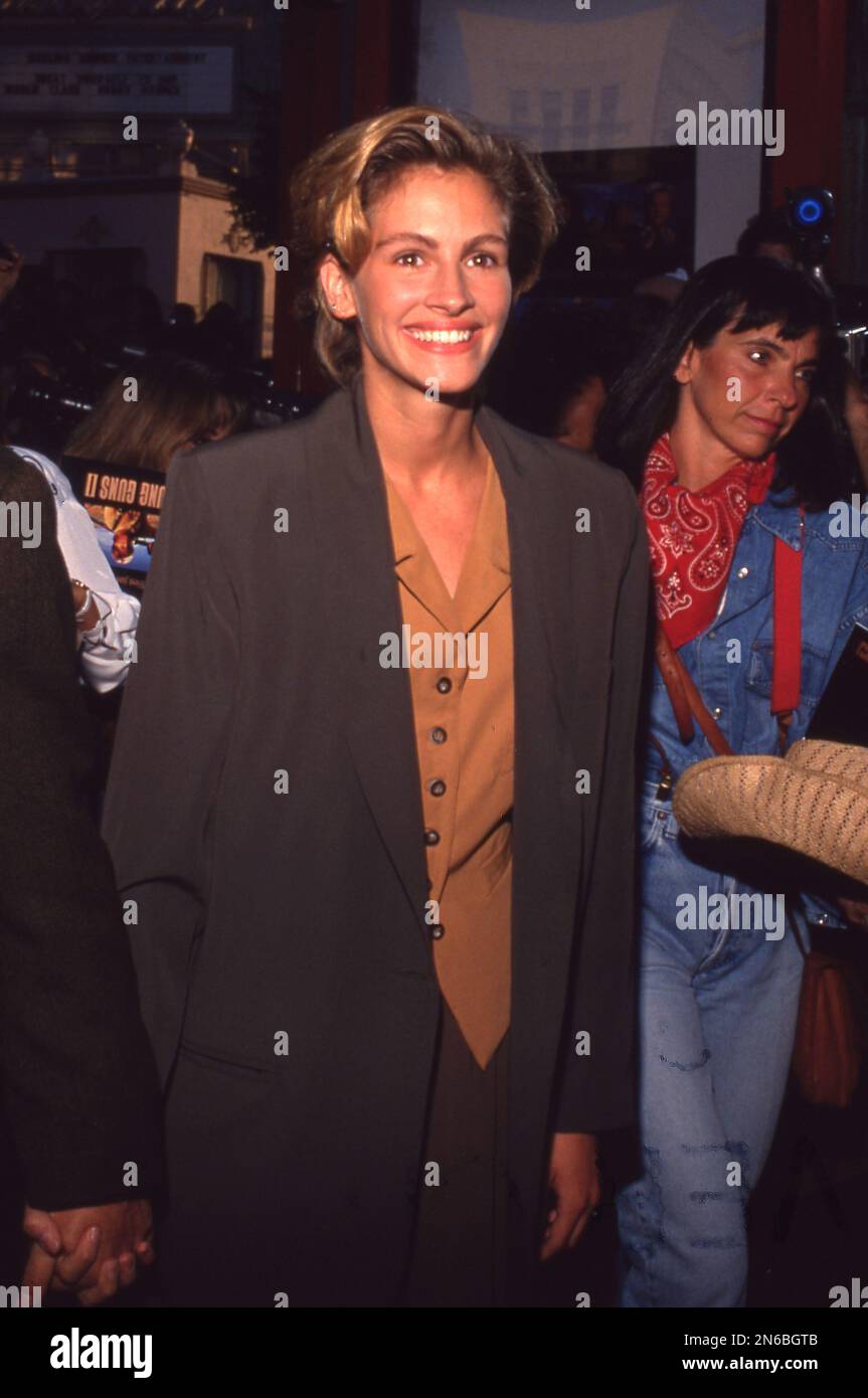 Julia Roberts at the Young Guns II Premiere at Mann's Chinese Theater in Hollywood, California July 30, 1990 Credit: Ralph Dominguez/MediaPunch Stock Photo