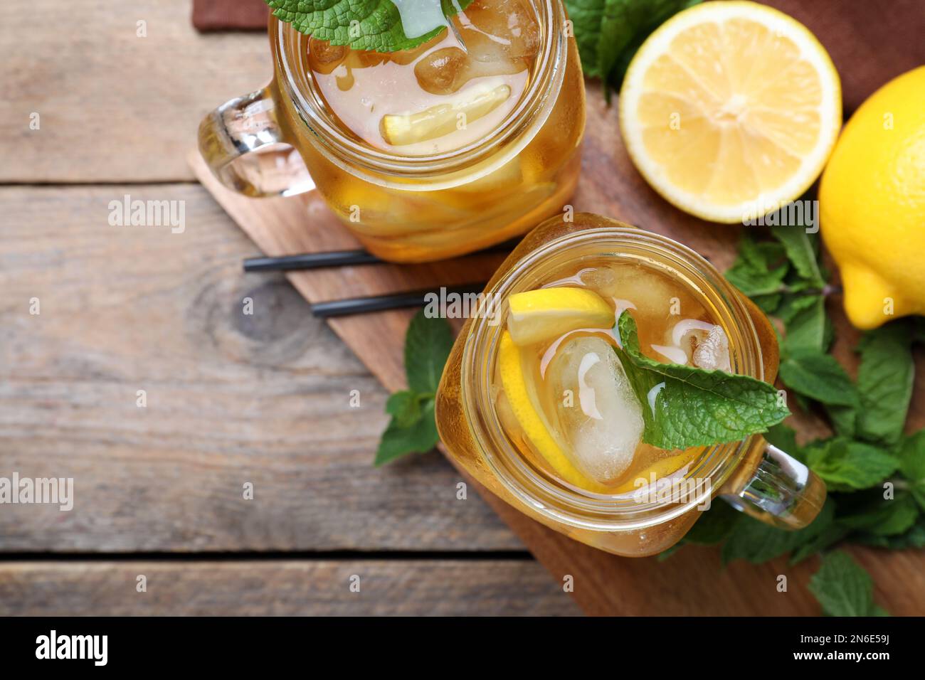 https://c8.alamy.com/comp/2N6E59J/delicious-iced-tea-on-wooden-table-flat-lay-space-for-text-2N6E59J.jpg
