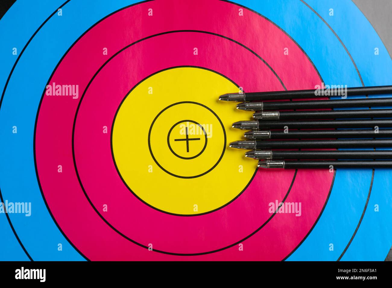Many arrows on archery target, top view Stock Photo Alamy
