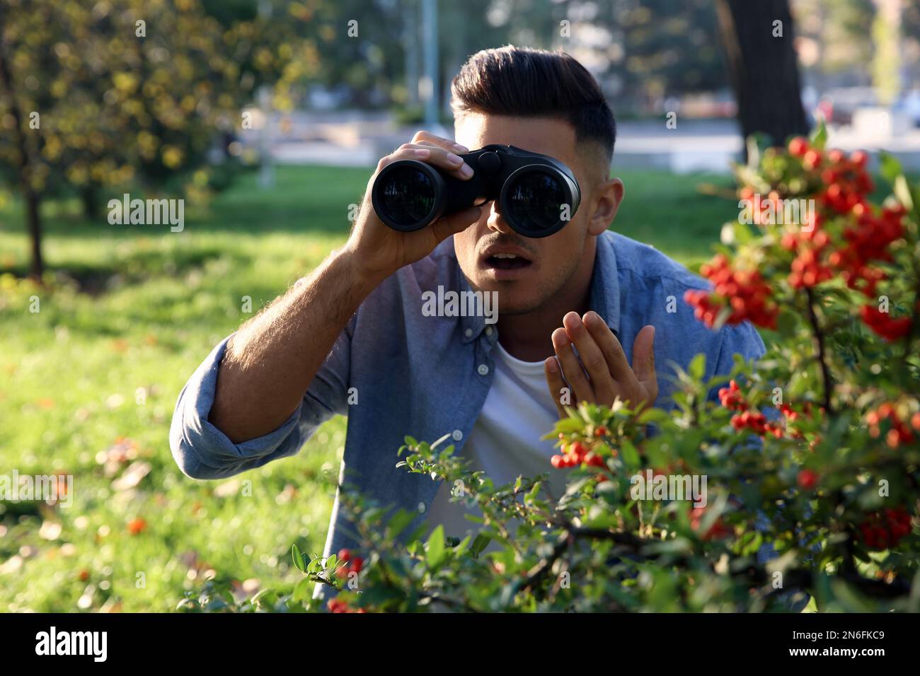 Man spying bush hi-res stock photography and images - Alamy