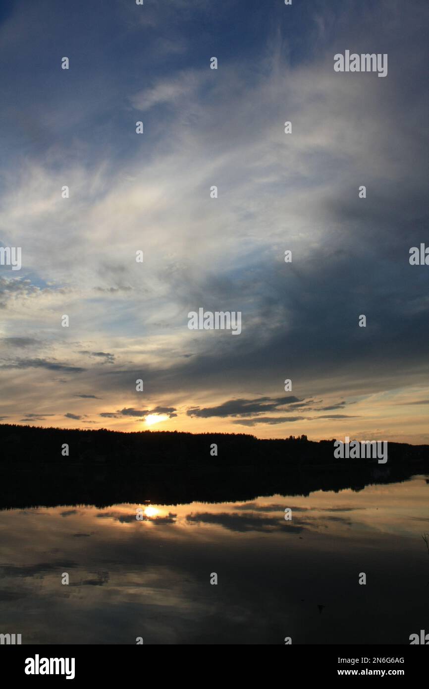 Lake reflected evening sky clouds hi-res stock photography and images ...