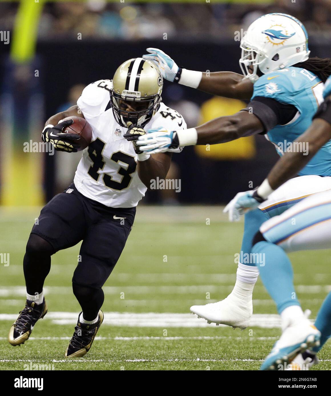 New Orleans Saints running back Darren Sproles (43) rushes against