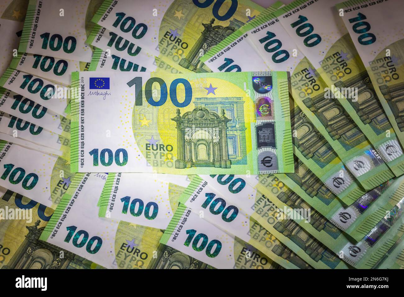 Banknotes with a nominal value of 100 euros, studio shot, Germany Stock ...