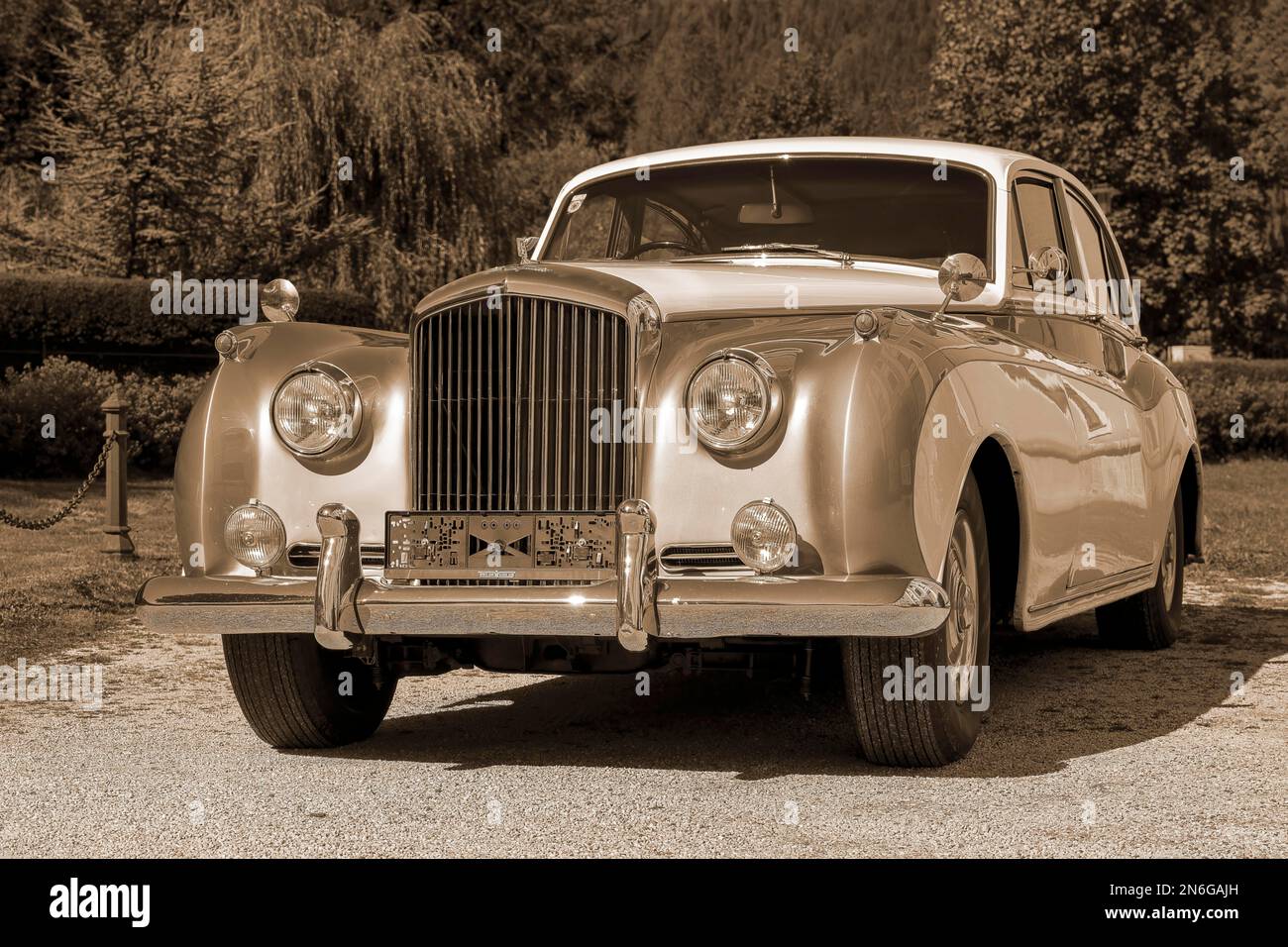 Vintage Bentley S1 SDN James Young built 1956, 4 gears, 4, 887 cc capacity, 1, 425 kg weight, 6 cylinders, 120 km/h, Stift Neuberg, Austria Stock Photo
