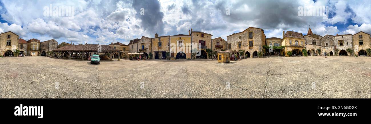 360Degree panoramic view over the central market square in the historic old town of Monpazier, Departement Dordogne, Nouvelle-Aquitaine, France Stock Photo