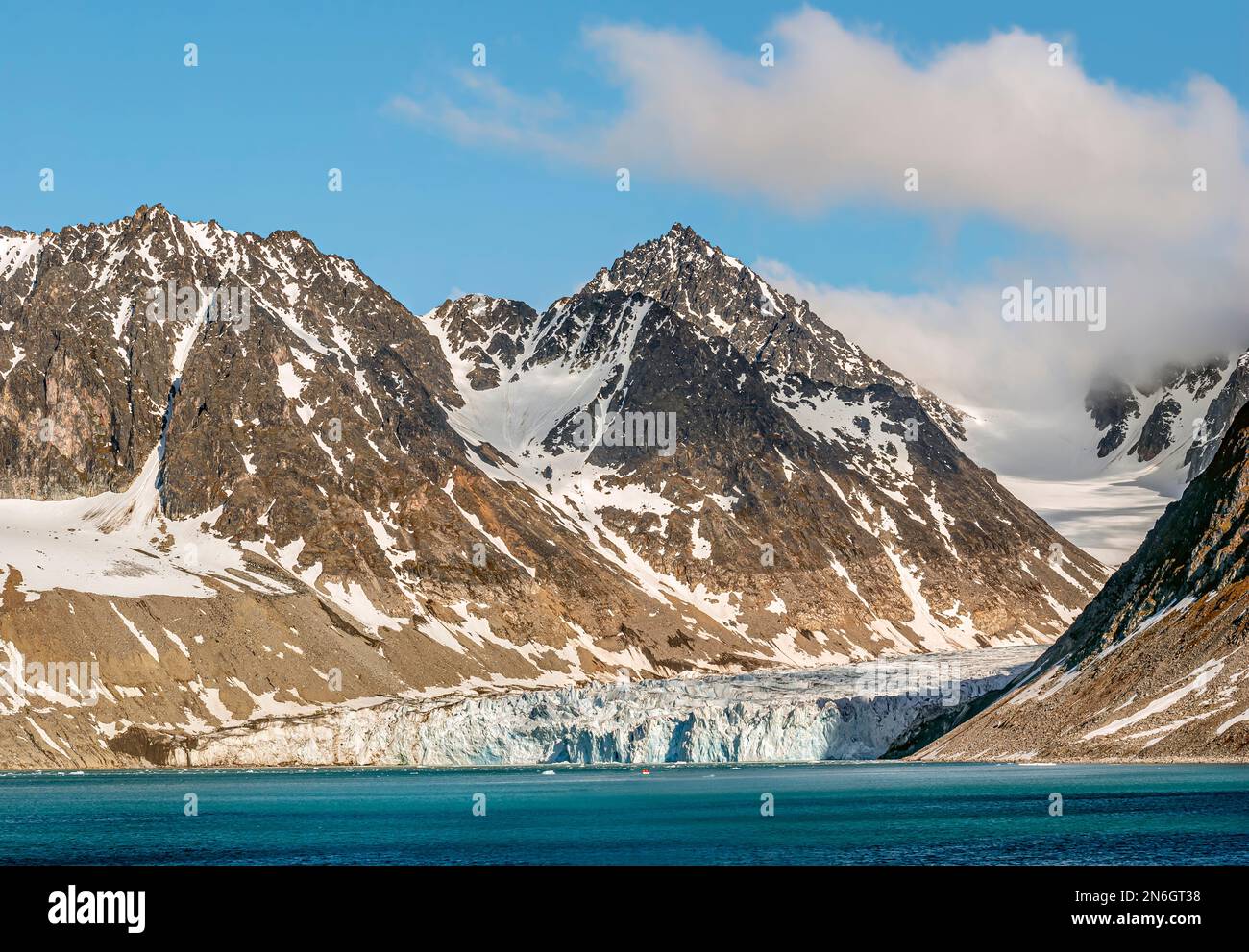 Gullybukta and Gullybreen Glacier at the Magdalenefjorden in Svalbard, Norway Stock Photo