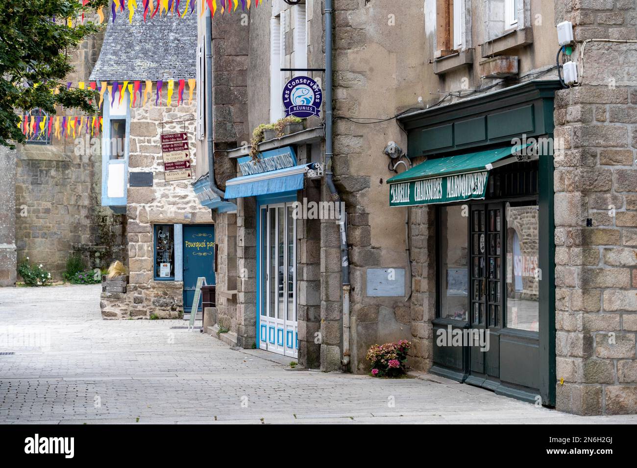 Empty closed shop france hi-res stock photography and images - Alamy