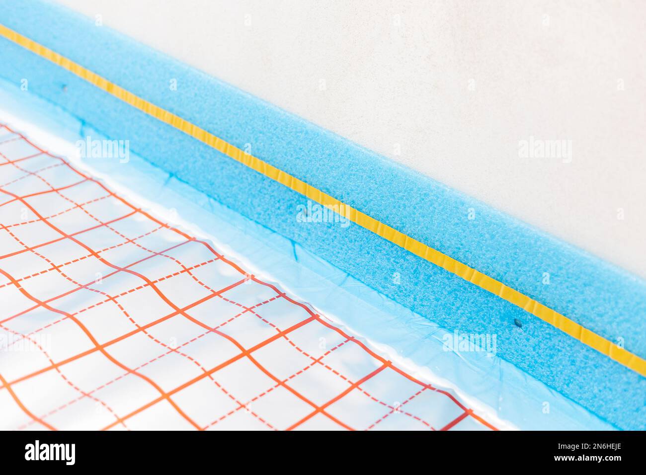 Expansion tape for underfloor heating between floor and wall with
