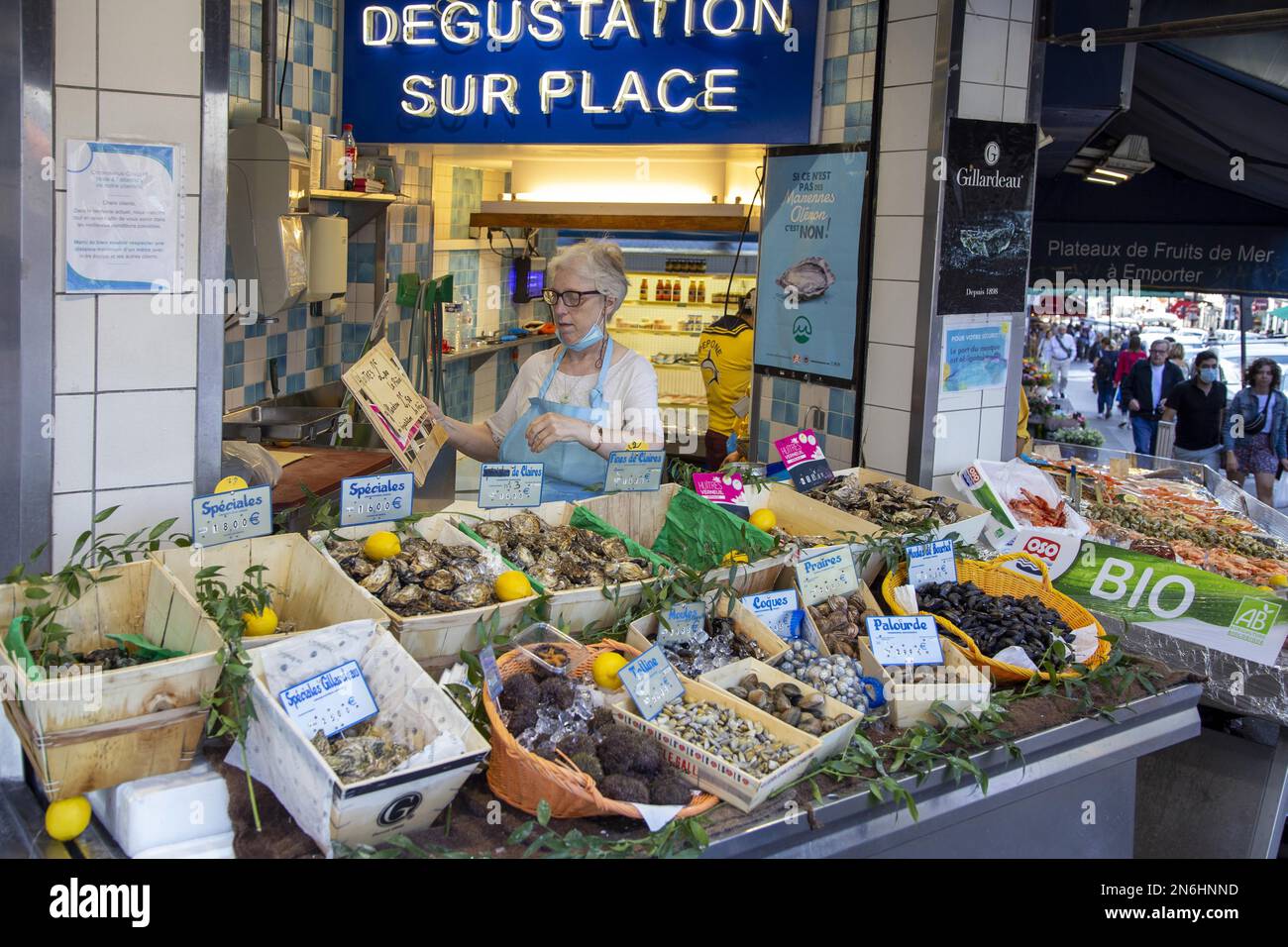 Fish shop, fish counter, Rue Lepic, Montmartre, Paris, France Stock