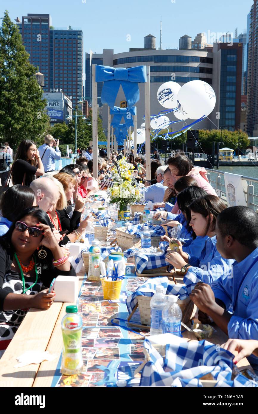 Hellmann's participants enjoy their lunches on the Guinness World