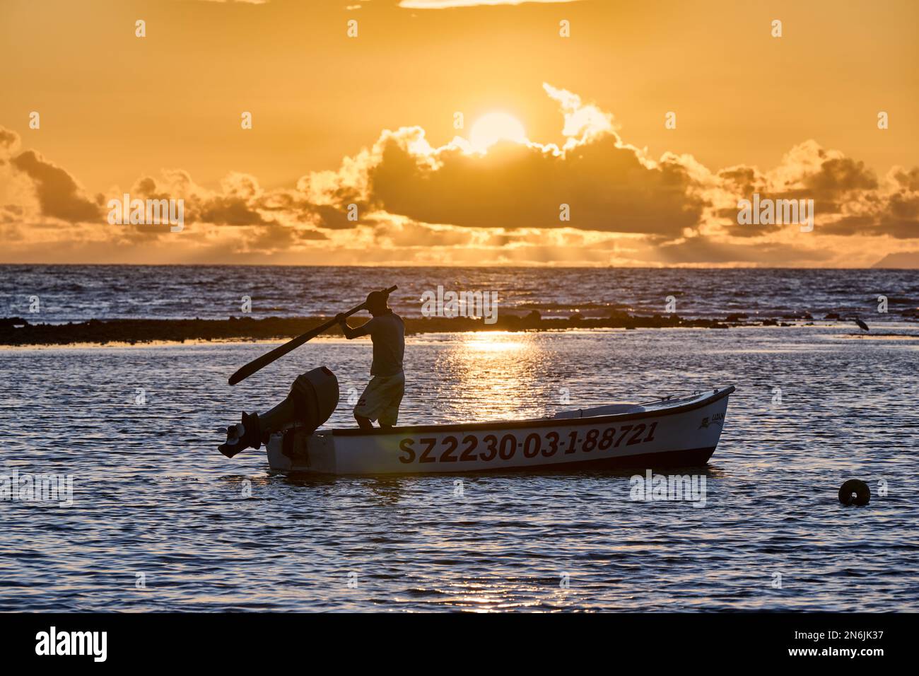 Fisherman on a boat in the ocean hi-res stock photography and images ...