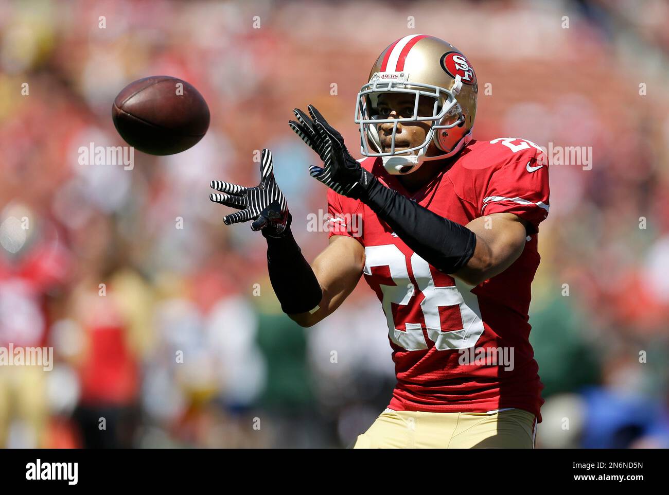 San Francisco 49ers cornerback Nnamdi Asomugha (28) warms up before an