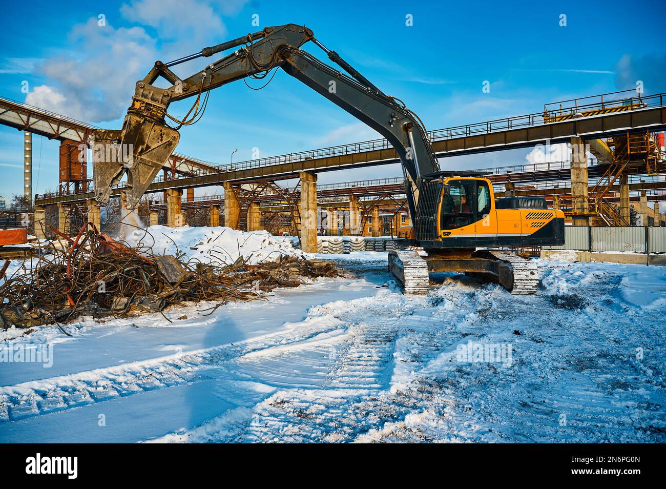 Hydraulic shears on excavator remove concrete and metal Stock Photo Alamy