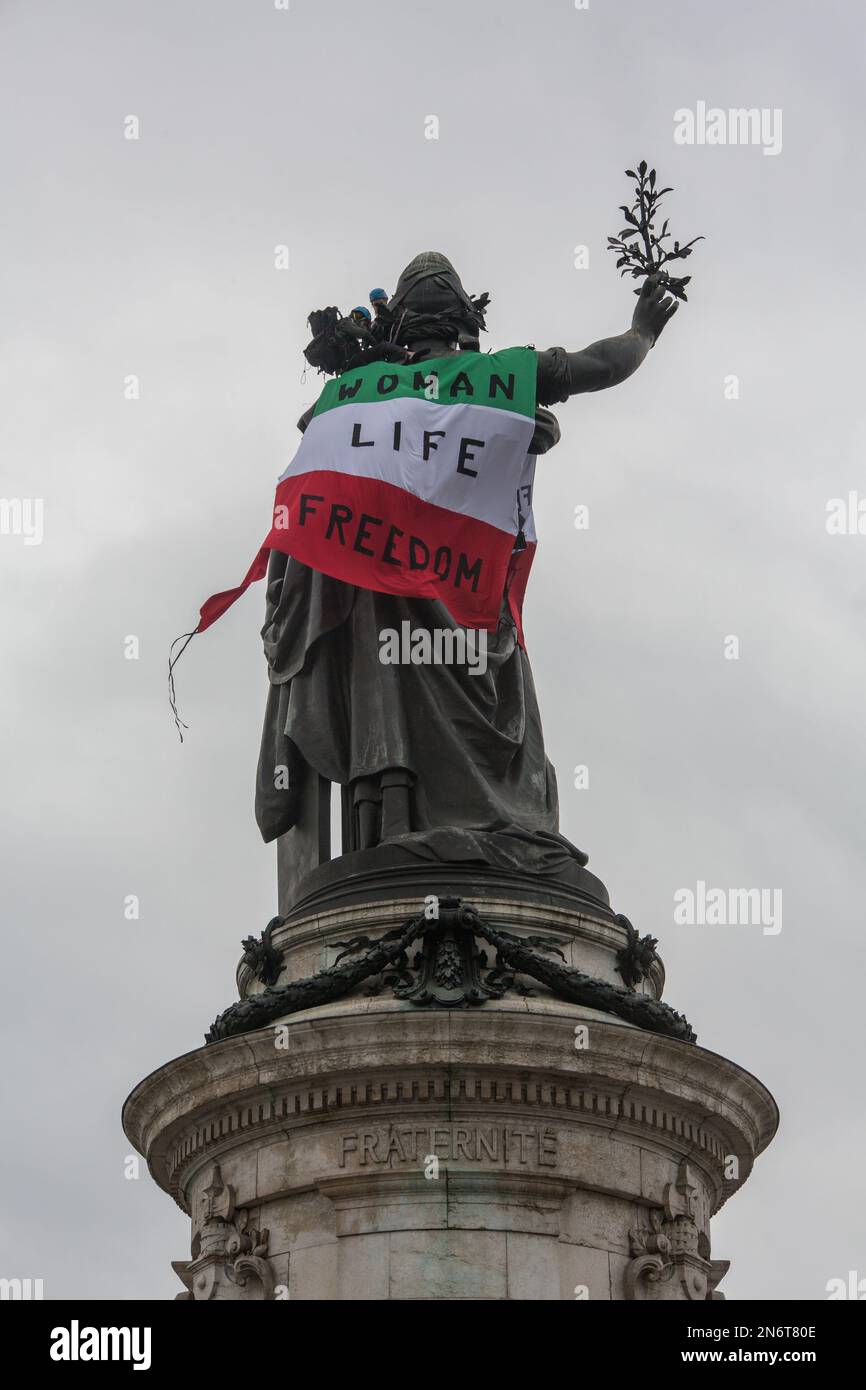 France / Paris  - 10/02/2023, Michael Bunel / Le Pictorium -  Action by extinction rebellion activists -  10/2/2023  -  France / Ile-de-France (region) / Paris  -  Rebellion extinction activists, in support of the Iranian protesters who have been opposing the government since the death of Masha Amini on September 16, 2022, place an Iranian flag on the statue in Republic Square. The action takes place on the 50th anniversary of the Iranian revolution that brought the mullahs' regime to power. 10 February 2023. Paris, France. Stock Photo