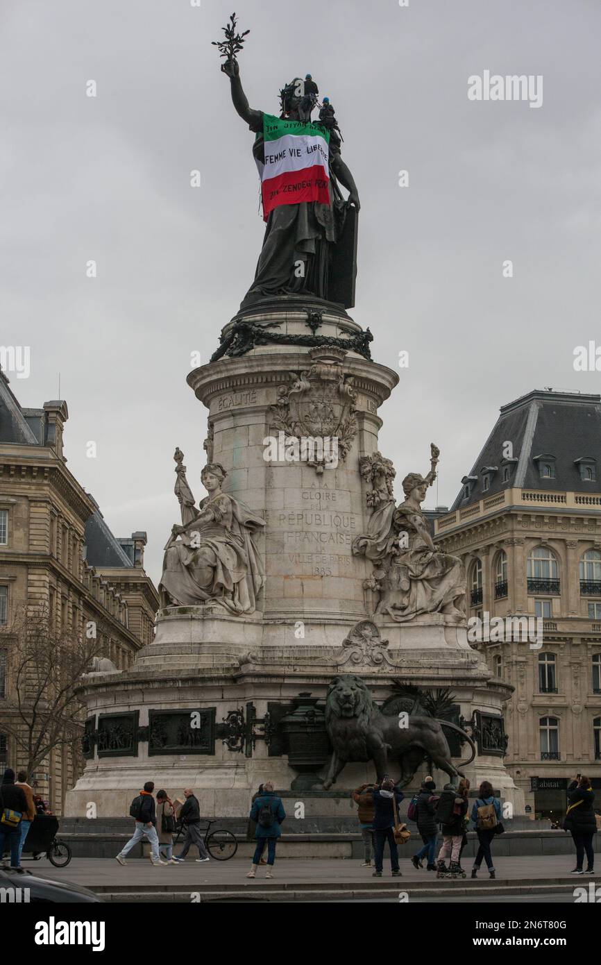 France / Paris  - 10/02/2023, Michael Bunel / Le Pictorium -  Action by extinction rebellion activists -  10/2/2023  -  France / Ile-de-France (region) / Paris  -  Rebellion extinction activists, in support of the Iranian protesters who have been opposing the government since the death of Masha Amini on September 16, 2022, place an Iranian flag on the statue in Republic Square. The action takes place on the 50th anniversary of the Iranian revolution that brought the mullahs' regime to power. 10 February 2023. Paris, France. Stock Photo