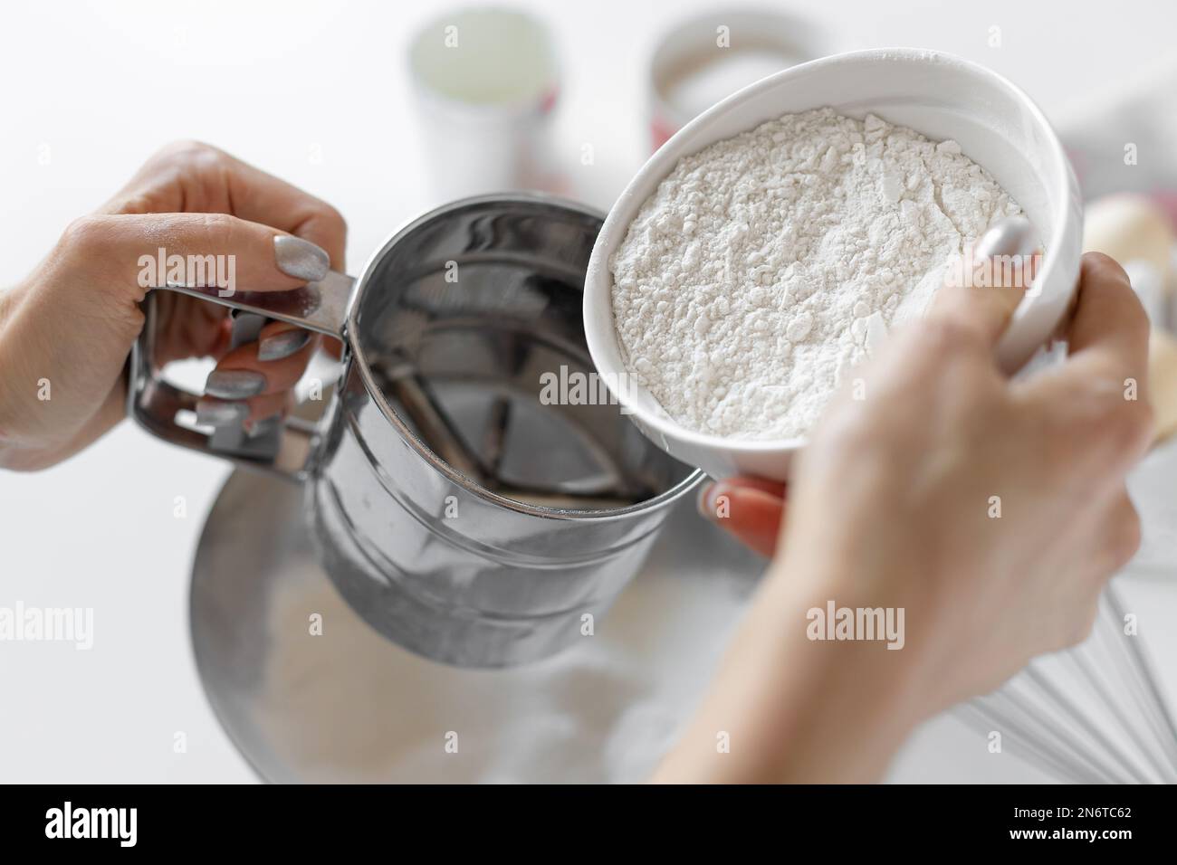 Sifting flour through sieve close hi-res stock photography and images ...