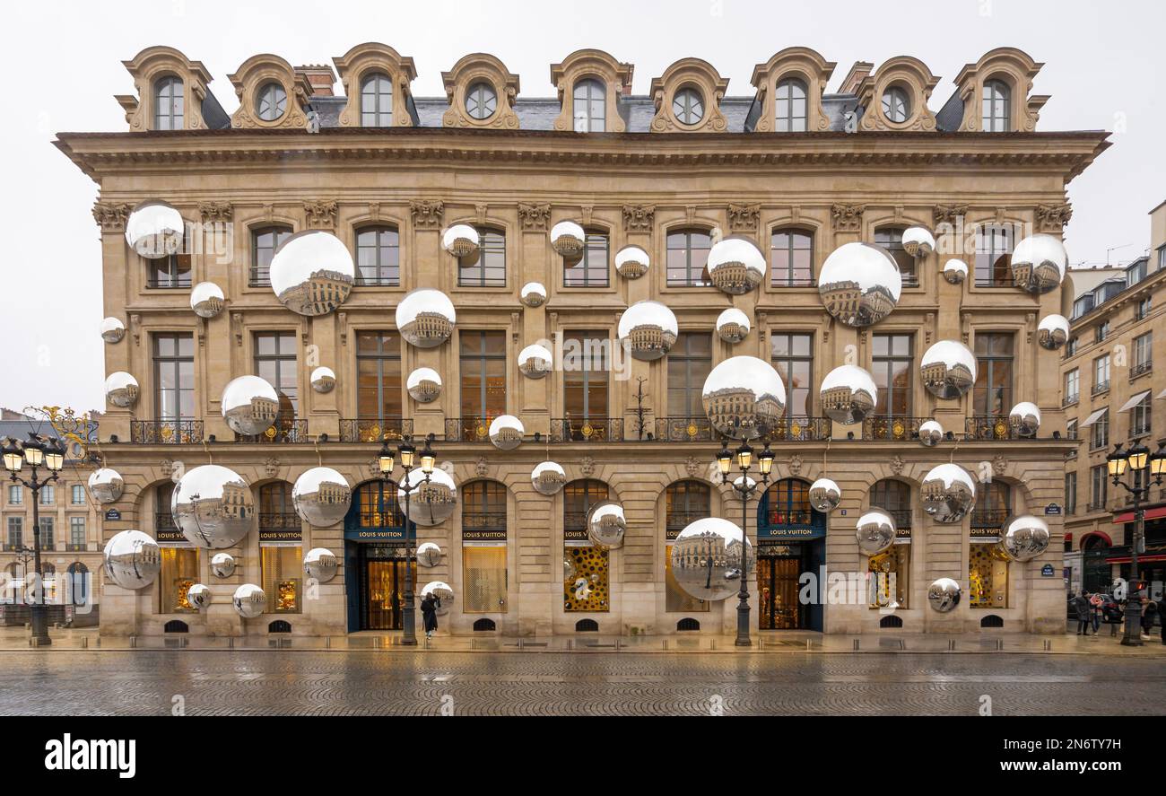 Tourists Outside Louis Vuitton Building Avenue Des Champsélysées Paris  France Stock Photo - Download Image Now - iStock