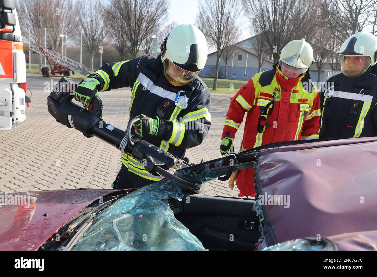 Gera, Germany. 09th Feb, 2023. Two trainees of the professional fire ...