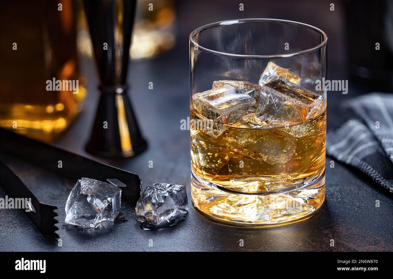 glass of bourbon whisky with ice on the rocks Stock Photo - Alamy