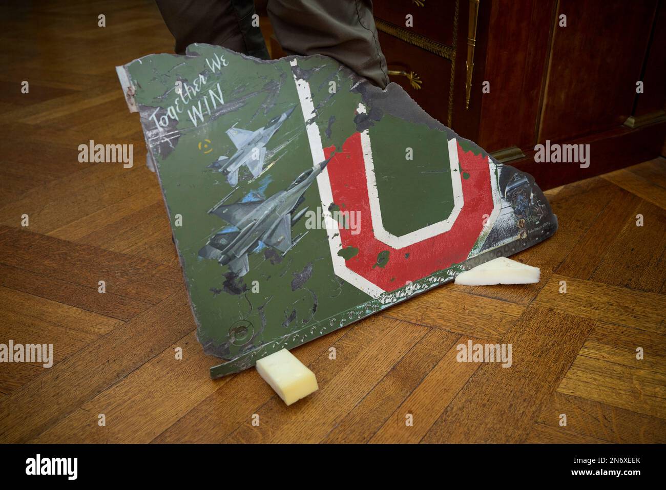 Brussels, Belgium. 09th Feb, 2023. A fragment of a Russian Su-25 aircraft shot down by Ukrainian pilots presented to King Philippe of Belgium by Ukrainian President Volodymyr Zelenskyy during their meeting at the Royal Palace, February 9, 2023 in Brussels, Belgium. Credit: Pool Photo/Ukrainian Presidential Press Office/Alamy Live News Stock Photo