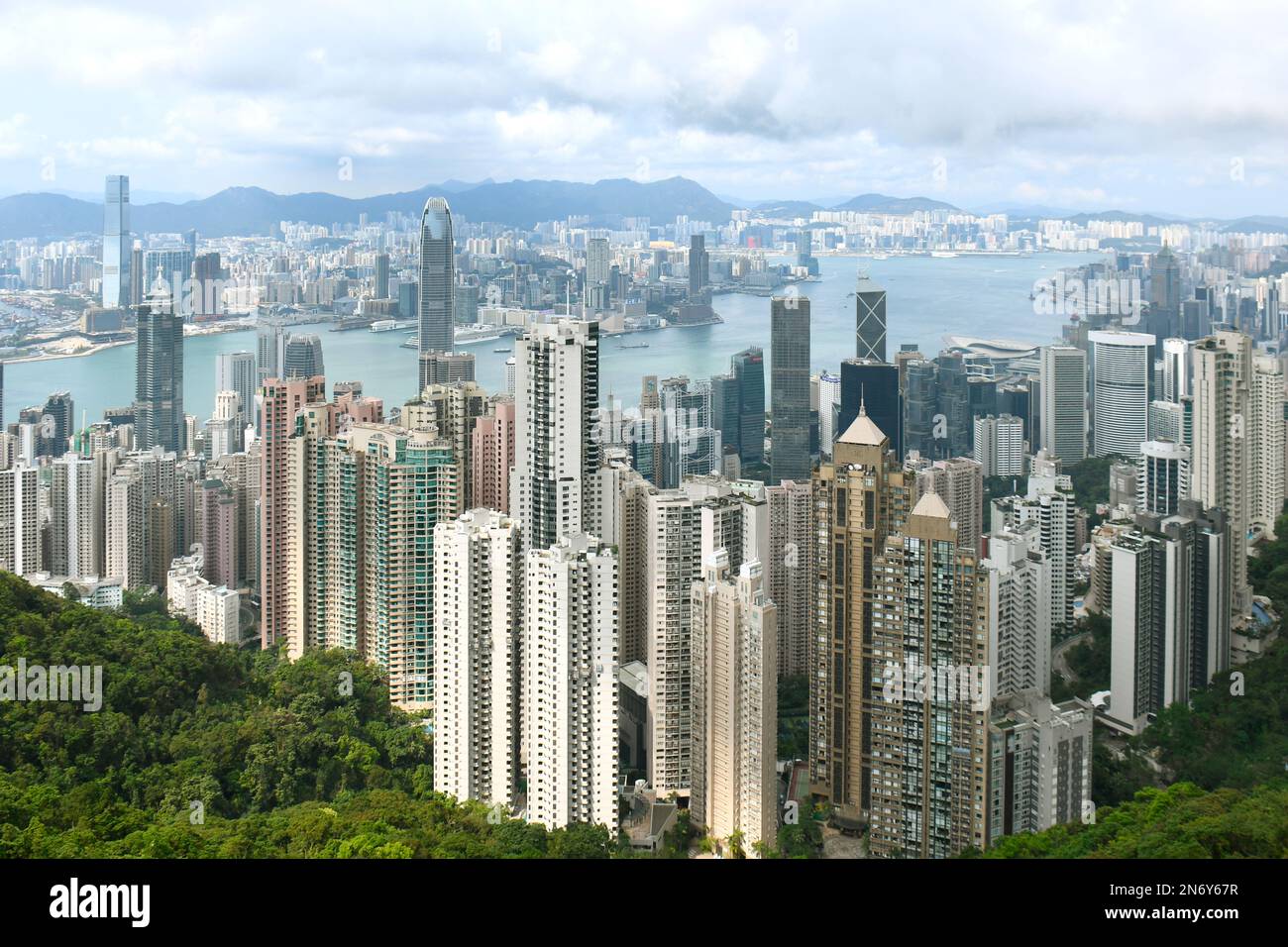 Panoramic view of Hong Kong and Victoria harbour from Victoria Peak ...