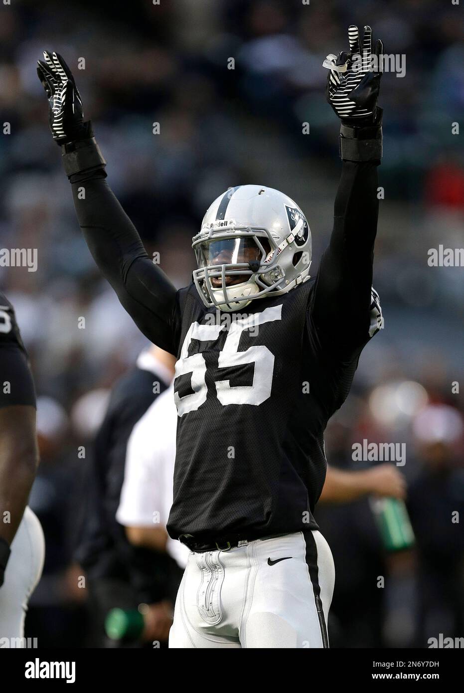 Should the Oakland Raiders Bring Sio Moore Back?
