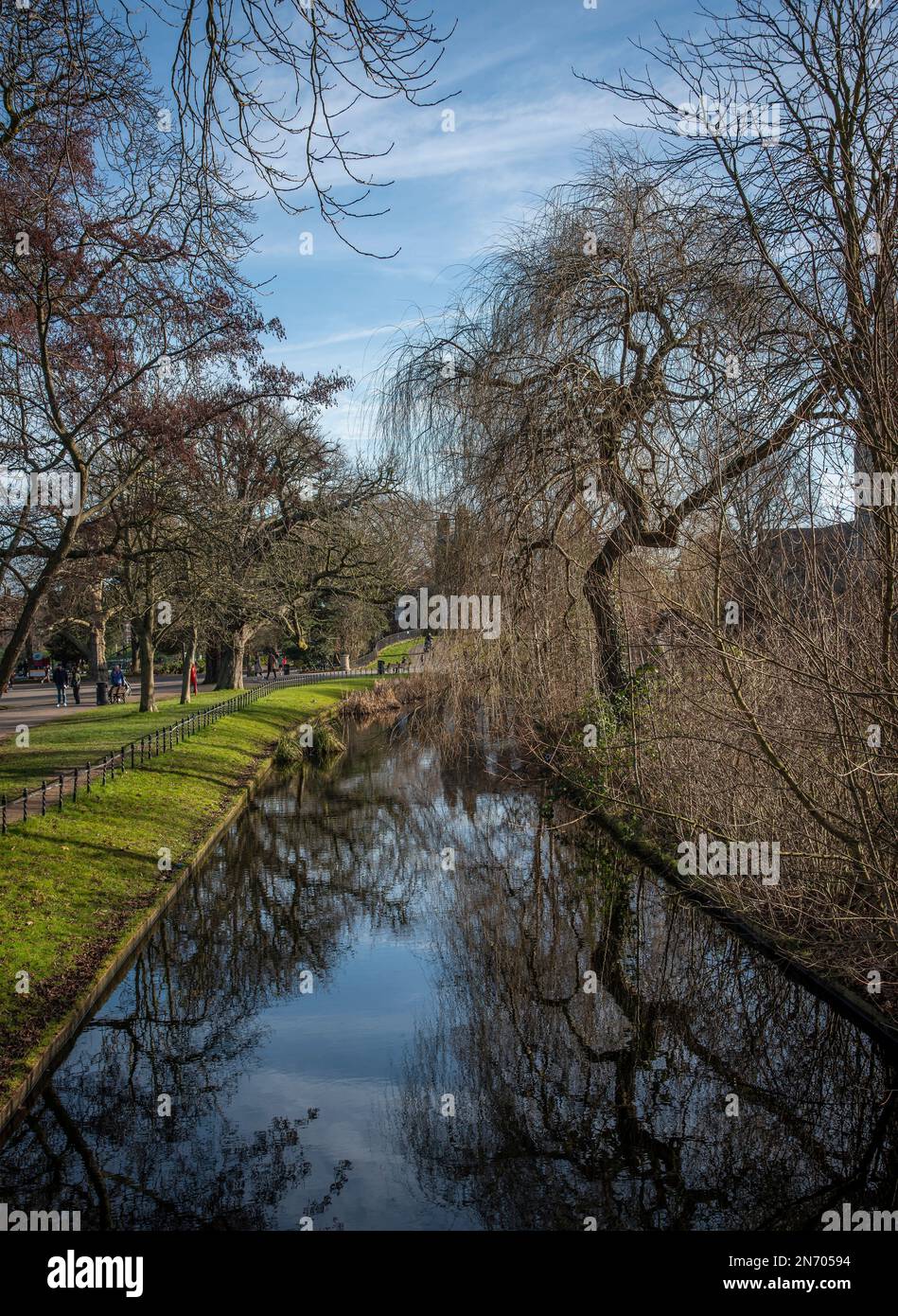 The New River passing through Clissold Park, Stoke Newington, Hackney, London, UK Stock Photo