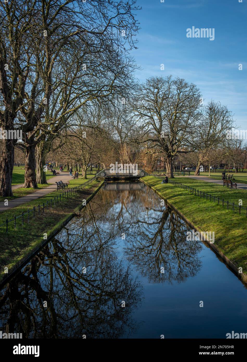 The New River passing through Clissold Park, Stoke Newington, Hackney, London, UK Stock Photo