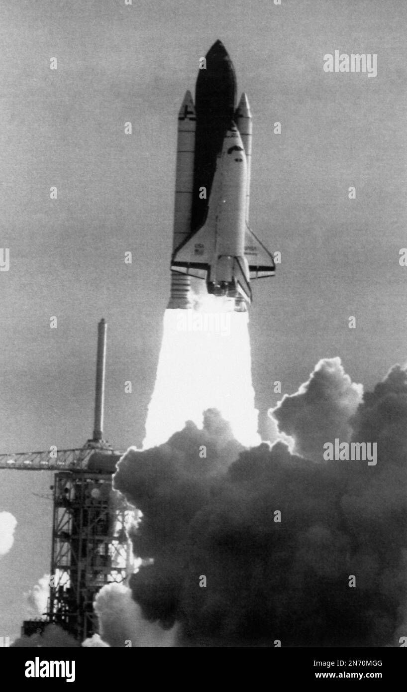The Space Shuttle Discovery lifts off from launch pad 39b carrying the