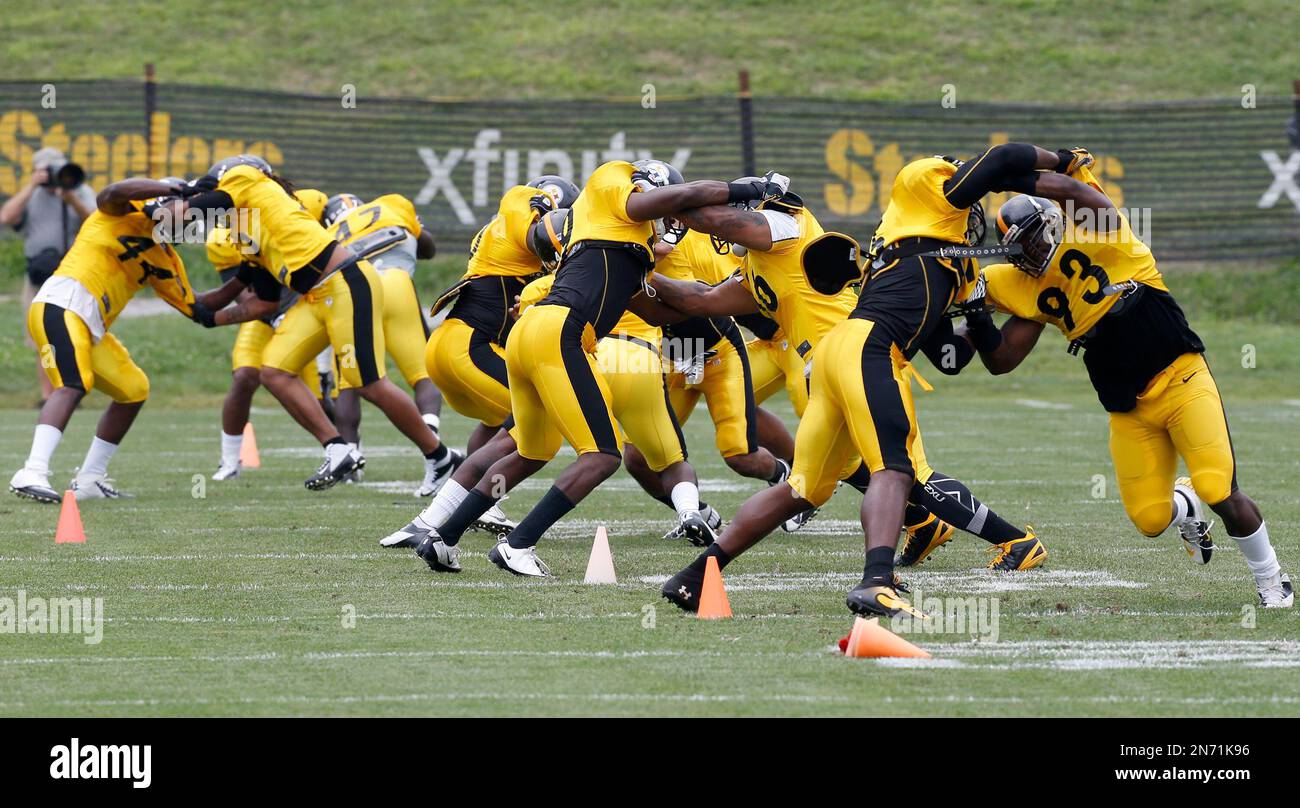 Pittsburgh Steelers outside linebacker Jason Worilds (93) performs shadow  drills with the other linebackers during NFL football training camp in  Latrobe, Pa., on Wednesday, July 31, 2013. (AP Photo/Keith Srakocic Stock  Photo - Alamy