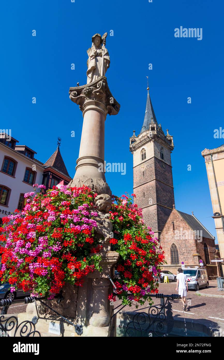 Obernai (Oberehnheim), Market Square and tower Kappelturm in Alsace  (Elsass), Bas-Rhin (Unterelsass), France Stock Photo - Alamy