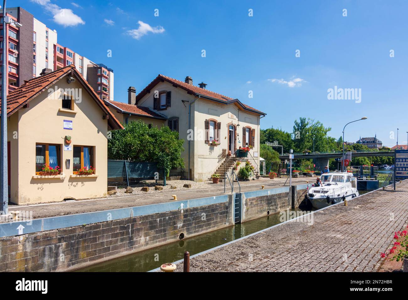Sarreguemines (Saargemünd), lock in Saar River in Lorraine (Lothringen), Moselle (Mosel), France Stock Photo