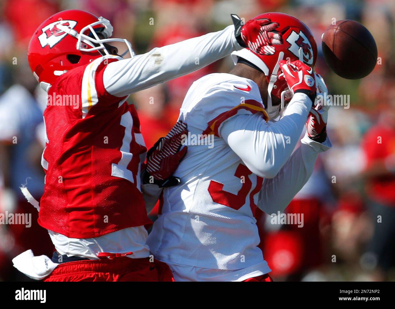 Kansas City Chiefs wide receiver Donnie Avery 17 battles with