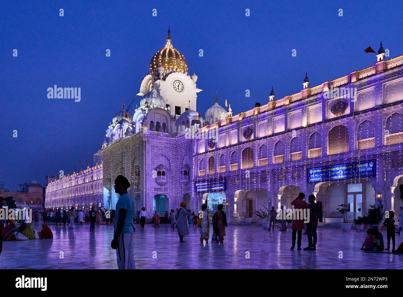 Golden Temple complex at Diwali Stock Photo