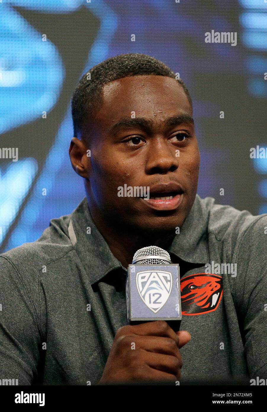 Eugene, OR, USA. 29th Nov, 2013. November 29 2013: Oregon State Beavers  wide receiver Brandin Cooks (7) carries for yardage during the 2013 Oregon  Civil War between the Oregon State Beavers and