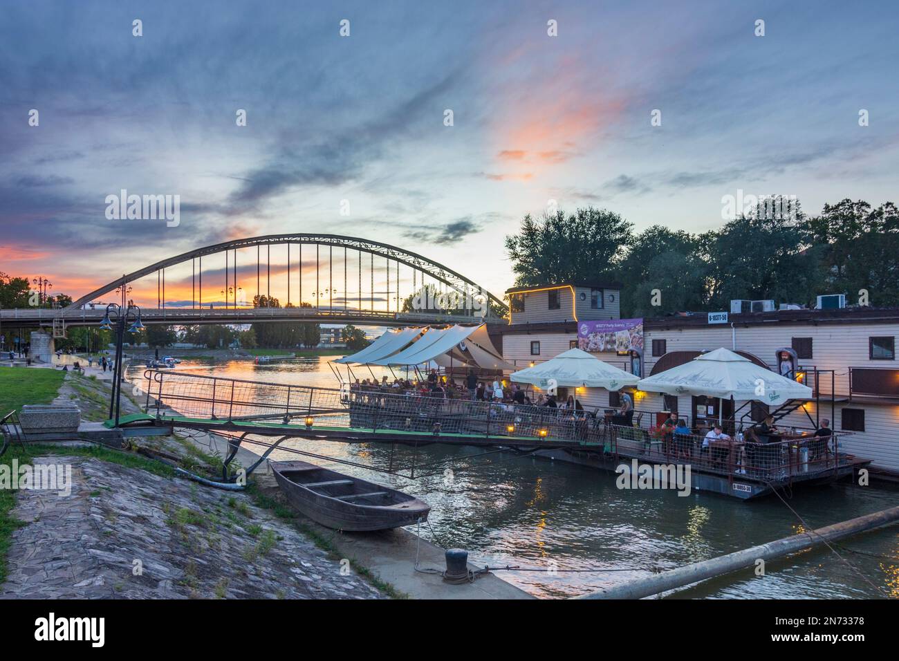 Györ (Raab), river Mosoni Duna (Danube), Kossuth bridge, restaurant ...