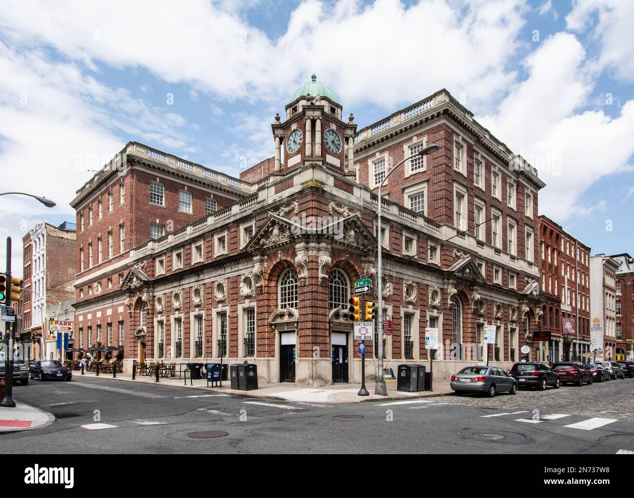 Philadelphia, Pennsylvania, USA. A street corner in the Old City of Philadelphia with the Corn Exchange National Bank Stock Photo