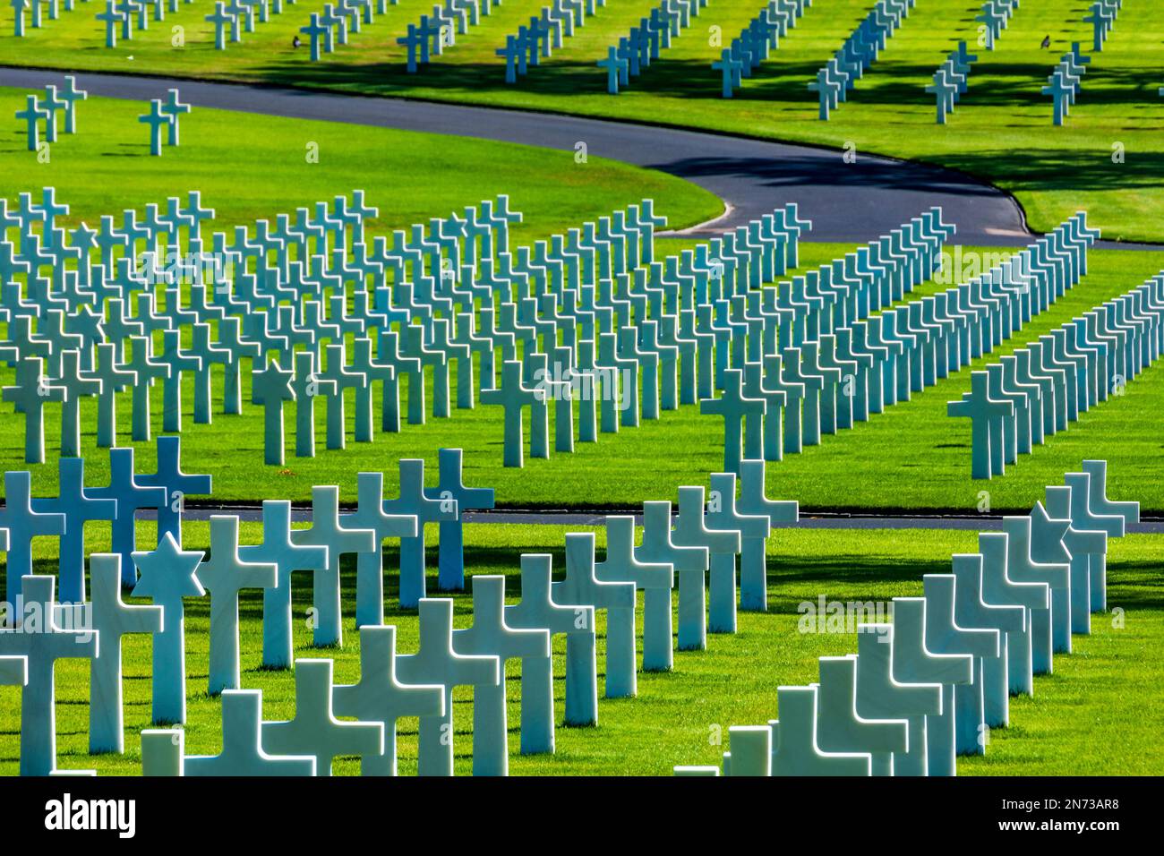 Saint-Avold (Sankt Avold, Sänt Avuur), Lorraine American Cemetery and Memorial, long rows of white headstones in Lorraine (Lothringen), Moselle (Mosel), France Stock Photo