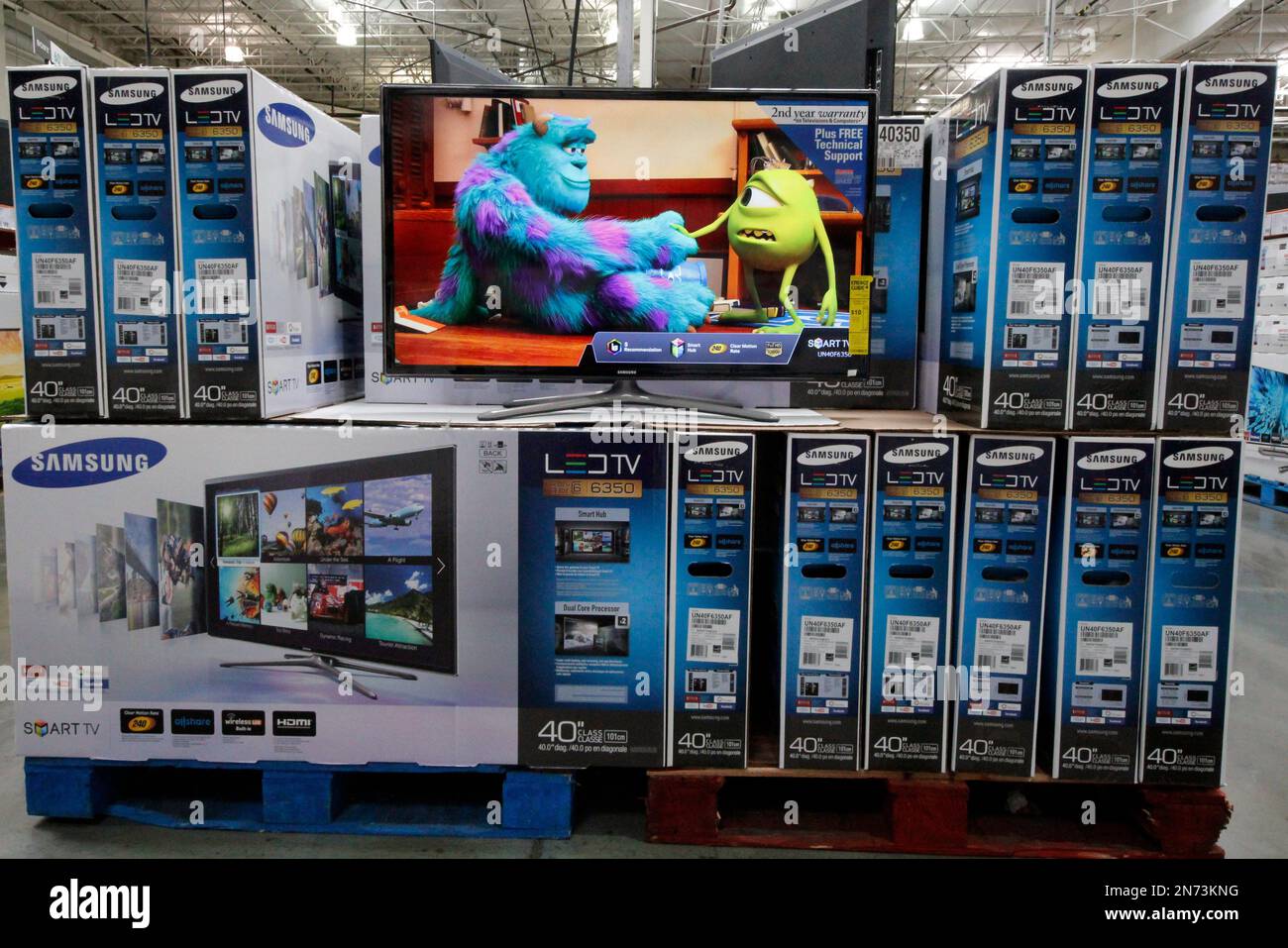 HOLD FOR BUSINESS PHOTO-- This is a Samsung 40 inch flat screen television  on display in a Costco in Pittsburgh, Tuesday, July 23, 2013. (AP  Photo/Gene J. Puskar Stock Photo - Alamy