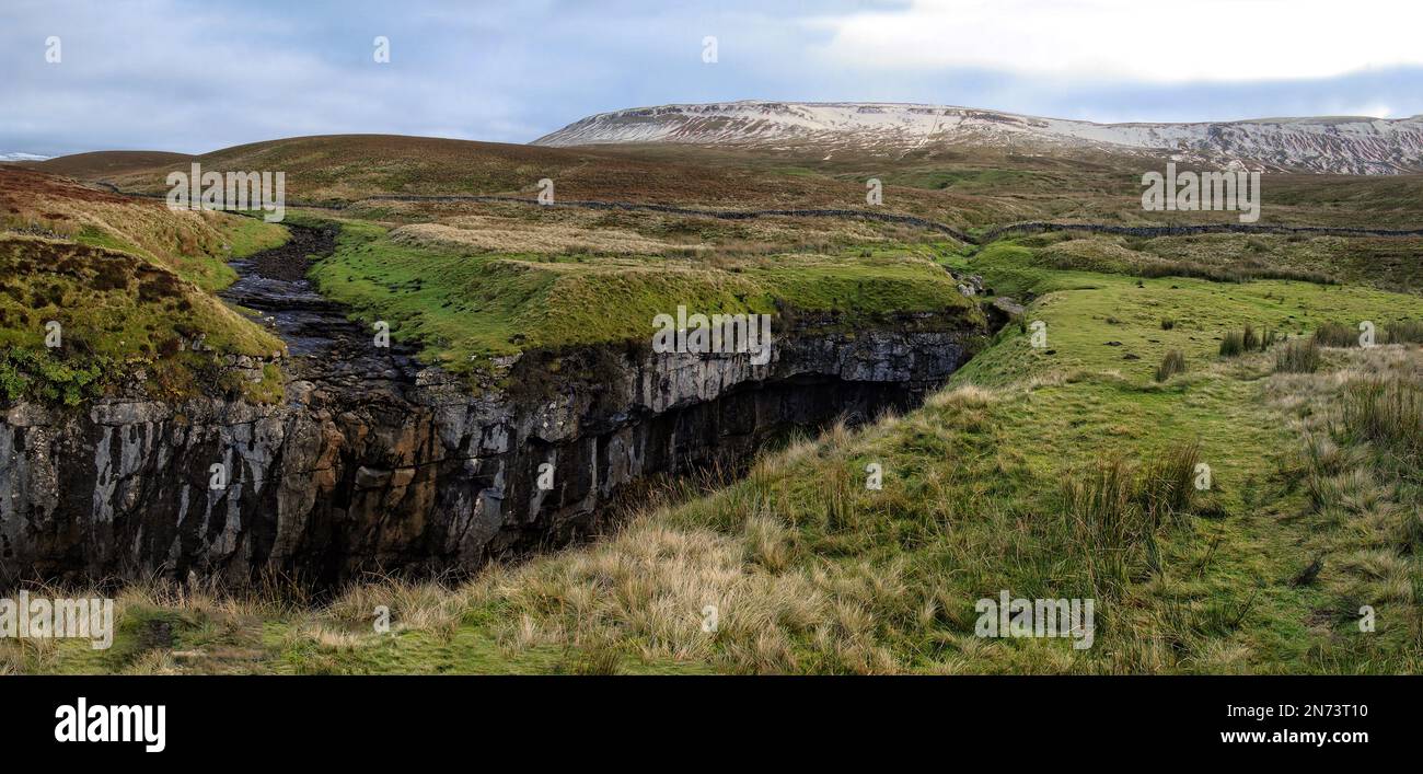 Hull Pot lies on  western side of Pen-y-ghent just to  north of the main footpath,the Pennine Way, which leads from summit into Horton-in-Ribblesdale. Stock Photo