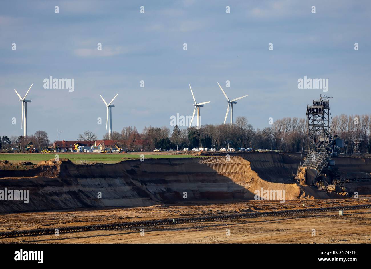 Erkelenz, North Rhine-Westphalia, Germany - Rhenish lignite mining area, bucket wheel excavator in RWE's Garzweiler open pit lignite mine, here near L Stock Photo