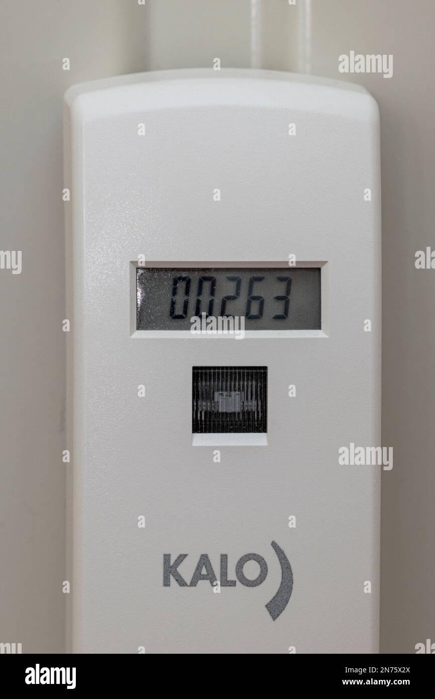 Radiator, electric heat cost allocator, detail, display shows current