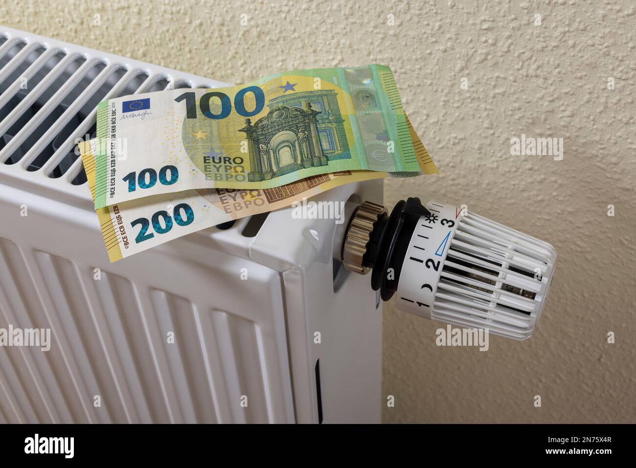 300 euros, various banknotes, radiator thermostat setting level 3 approx. 2ö°C., symbol image, energy flat rate, energy costs, rising heating costs, Stock Photo