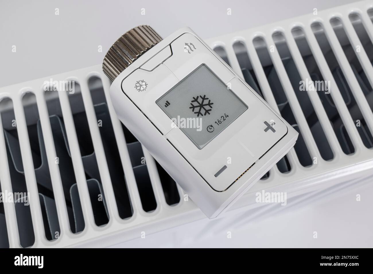 https://c8.alamy.com/comp/2N75XXC/wlan-radiator-thermostat-fritz!-dect-302-display-shows-snowflakes-icon-frost-protection-about-c-on-radiator-icon-image-change-thermostat-smart-home-technology-networking-digital-energy-costs-rising-heating-costs-white-background-2N75XXC.jpg