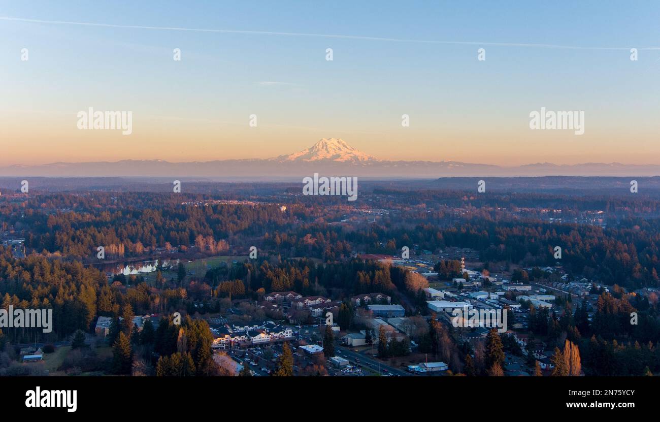 Mount Rainier at sunset from Lacey, WA Stock Photo Alamy