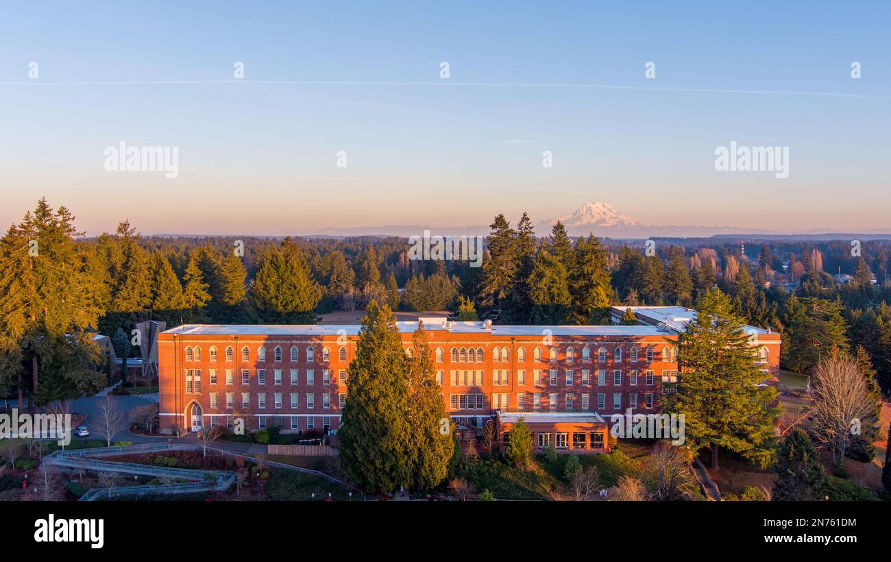 Mount Rainier at sunset from Lacey, WA Stock Photo Alamy