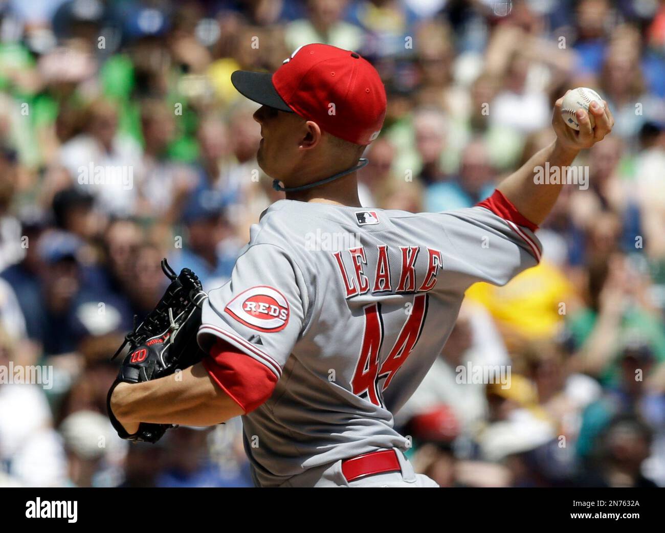 Cincinnati Reds starting pitcher Mike Leake throws during the first